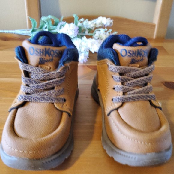 OshKosh - Toddler Hiker Boots  Size 4 Brown - Picture 5 of 10